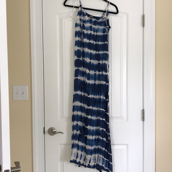 Lulu’s maxi beach dress - Picture 1 of 4